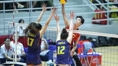Vietnamesische Frauen-Volleyballmannschaft gegen Kenia: Probe und ... Karten verstecken!