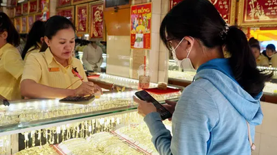 Giá vàng hôm nay 19/8: Vàng miếng SJC đắt hơn thế giới lên 18,7 triệu đồng/lượng