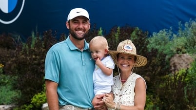 Scottie Scheffler tái hiện kỳ tích Tiger Woods sau cú chip-in để đời