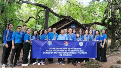 Hành trình về nguồn của tuổi trẻ ngành Ngoại giao: Tri ân, kế thừa và tiếp bước