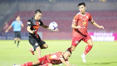 "Tân binh" thăng hoa ngày ra mắt V-League