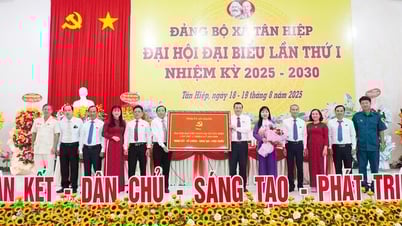 Đồng chí Trần Thị Thanh Hương dự và chỉ đạo Đại hội Đảng bộ xã Tân Hiệp