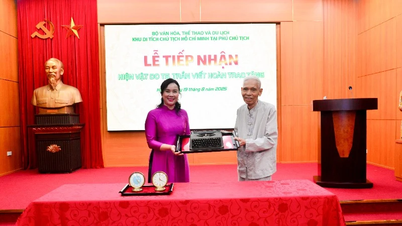 Khu Di tích Phủ Chủ tịch tiếp nhận hiện vật từ người cận vệ trung thành của Bác