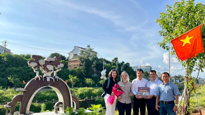 ホイプー川の彫刻群「Gia Lai Land and People」の開館式