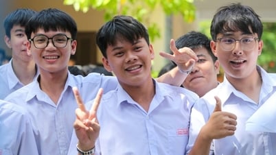 Thí sinh hồi hộp chờ điểm chuẩn đại học trong bối cảnh 'khó lường'