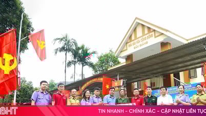 Rực rỡ cờ Đảng, cờ Tổ quốc trên những bản làng dân tộc Chứt