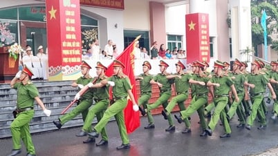 80 NĂM NGÀY TRUYỀN THỐNG CÔNG AN NHÂN DÂN VIỆT NAM (19/8/1945-19/8/2025) VÀ 20 NĂM NGÀY HỘI TOÀN DÂN BẢO VỆ AN NINH TỔ QUỐC (19/8/2005-19/8/2025) Tiếp nối truyền thống vinh quang 80 năm Công an nhân dân