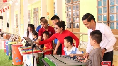 Bàn giao công trình tài trợ “sân chơi âm nhạc cho trẻ em khuyết tật”