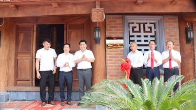 Gắn biển đình làng Cổ Chế xã Đại Xuyên