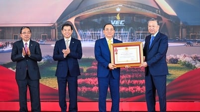 Tập đoàn Vingroup nhận Huân chương lao động hạng Nhất vì có thành tích đặc biệt xuất sắc trong việc triển khai xây dựng Trung tâm Hội chợ Triển lãm Quốc gia