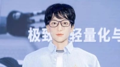 Robot đầu tiên đi học tiến sĩ gây sốt vì quá... đẹp trai