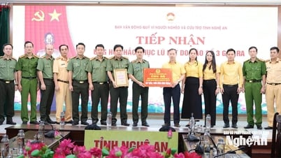 Công an tỉnh Đồng Nai trao 1,6 tỷ đồng hỗ trợ Nghệ An khắc phục hậu quả mưa lũ