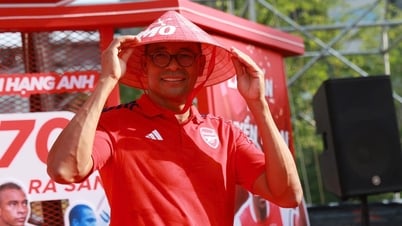 Huyền thoại Arsenal đến Việt Nam, dự đoán đội nhà sẽ có cúp mùa tới