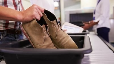 Cởi giày, thắt lưng kiểm tra an ninh sân bay: Các nước liệu còn áp dụng?