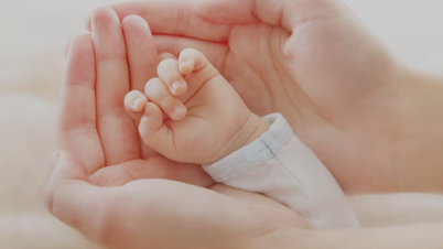 Em bé chào đời từ phôi thai đông lạnh 31 năm