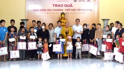 Giáo hội Phật giáo Việt Nam trao 200 suất quà cho học sinh có hoàn cảnh khó khăn tại Mỹ Lâm