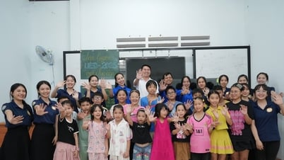 Tiếp sức học sinh khó khăn trước thềm năm học mới