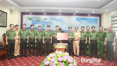 Công an tỉnh Đồng Nai trao tặng 1,6 tỷ đồng khắc phục hậu quả do bão số 3 tại Nghệ An