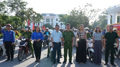 Xã Thanh Oai ra quân xử lý vi phạm an toàn giao thông, trật tự đô thị và vệ sinh môi trường