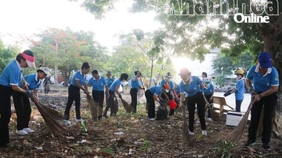 Hội Liên hiệp Phụ nữ phường Nam Nha Trang ra quân tổng vệ sinh môi trường