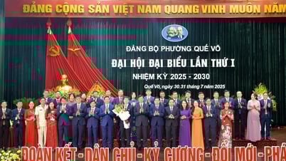 Comrade Nguyen Duy Ngoc, Politburo member, Secretary of the Party Central Committee, Chairman of the Central Inspection Commission attended the Congress of Delegates of Que Vo Ward Party Committee (Bac Ninh province) for the 2025-2030 term.