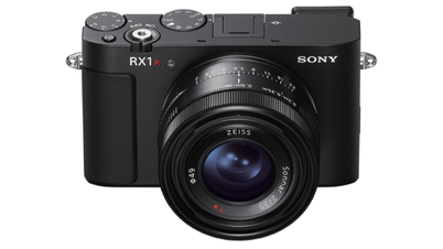 Sony lanza la cámara compacta RX1R III con procesador IA
