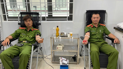 2 cán bộ Công an xã khẩn cấp vượt 60 km hiến máu giúp bệnh nhân nguy kịch
