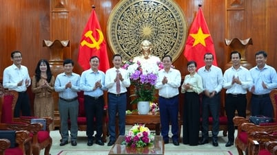 Phó Bí thư Thường trực Tỉnh ủy Huỳnh Quốc Việt tiếp đoàn công tác Học viện Chính trị khu vực IV