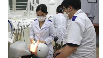 Ít người học môn sinh, nguồn tuyển ngành sức khỏe có bị 'đe dọa'?
