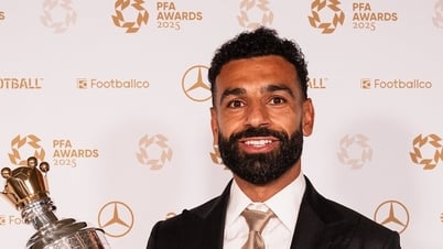 Salah lập kỷ lục vô đối Ngoại hạng Anh, Isak vắng vì ngóng Liverpool