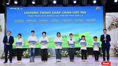 Bảo Việt Nhân thọ Sơn La trao học bổng và xe đạp cho học sinh xuất sắc
