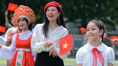 "Viết tiếp câu chuyện hòa bình" phiên bản 13 thứ tiếng gây sốt