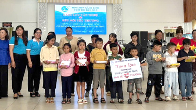 Nhiều phần quà đến với học sinh có hoàn cảnh khó khăn tỉnh Lâm Đồng
