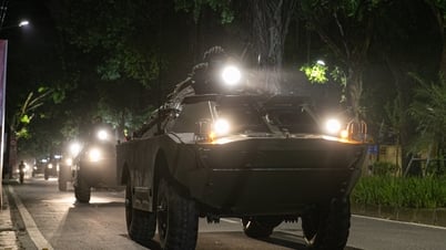 Rầm rập đêm Hà Nội: Đoàn 'binh khí hạng nặng' lộ diện, hối hả về điểm tập kết