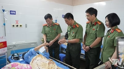 Thăm, động viên tổ trưởng bảo vệ an ninh trật tự bị thương khi làm nhiệm vụ