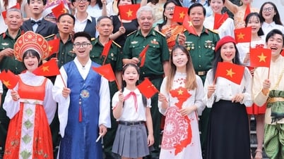 Phiên bản 'Viết tiếp câu chuyện hòa bình' 13 thứ tiếng gây chú ý
