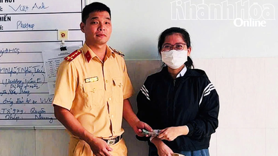 Đại úy Cảnh sát giao thông trao lại 50 triệu đồng cho người đánh rơi