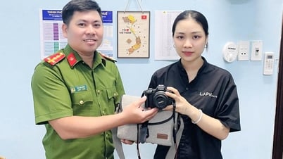 Trao trả máy ảnh bị đánh rơi