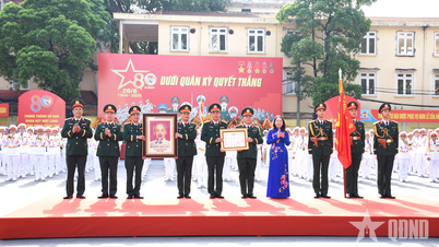 Đoàn Nghi lễ Quân đội đón nhận Huân chương Bảo vệ Tổ quốc hạng Nhì