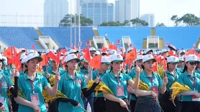Ngày đầu tiên 13 khối nghệ thuật, quần chúng hợp luyện tham gia lễ diễu binh, diễu hành dịp 2-9