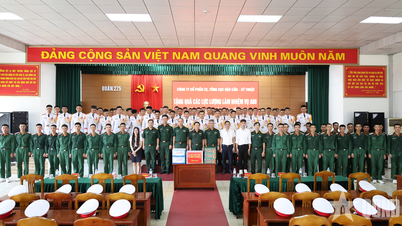 Công ty Cổ phần 22 trao quà tặng cán bộ, chiến sĩ Bộ tư lệnh Lăng Chủ tịch Hồ Chí Minh phục vụ nhiệm vụ A80