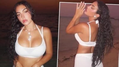 Bạn gái C.Ronaldo gây sốt khi mặc đồ xuyên thấu nóng bỏng