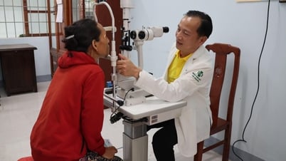 Gần 300 người dân xã Ea Ly được khám mắt miễn phí