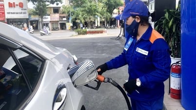 Giá xăng RON 95 tăng 210 đồng, lên 20.090 đồng/lít