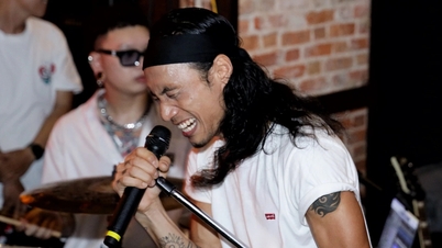 Pham Anh Khoa ist „feurig“, wenn er mit der Gruppe MONOCYCLE Rock singt