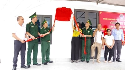 Bàn giao nhà cho gia đình có hoàn cảnh đặc biệt khó khăn tại xã Mẫu Sơn