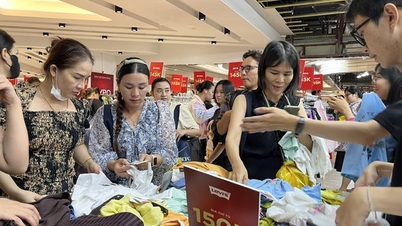 Lần đầu tiên khuyến mãi hàng hiệu tại ga Metro Bến Thành