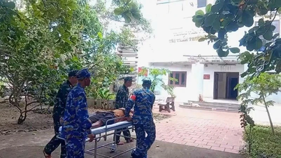 Cấp cứu kịp thời ngư dân bị bỏng mắt do nổ bình ắc quy tại Trường Sa