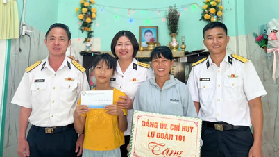 Lữ đoàn 101 thăm, tặng quà con ngư dân nhận đỡ đầu