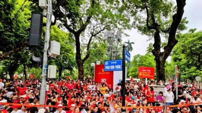 Người dân Hà Nội nô nức chờ đón hợp luyện diễu binh, diễu hành mừng Quốc khánh